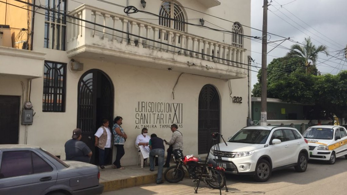 Peculiar protesta de empleada contra el jefe de la jurisdicción número 12