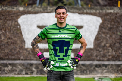 Pumas confirma el fichaje del portero Alex Padilla
