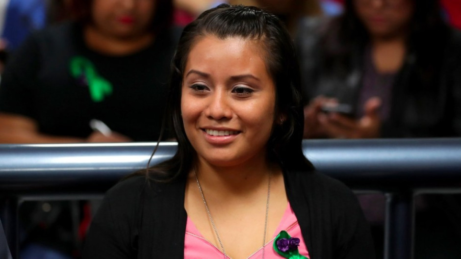 Liberan a mujer salvadoreña acusada de aborto
