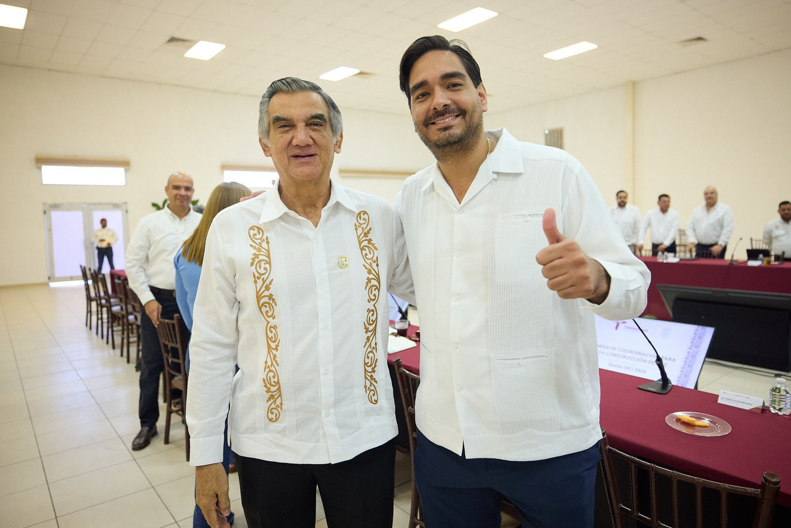Gobernador Américo Villarreal Anaya y Alcalde Carlos Peña Ortiz en Mesa de Construcción de la Paz 
