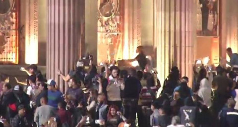 Protesta en NL fuera de control, vandalizan palacio de Gobierno