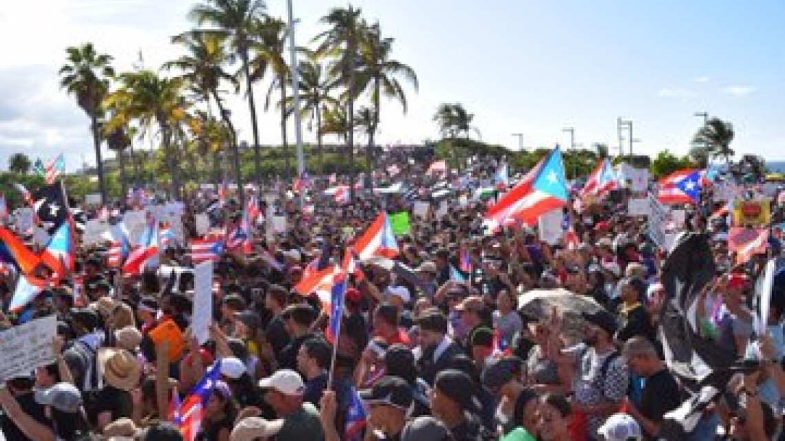 Así se está viviendo la protesta en Puerto Rico encabezada por Bad Bunny y Residente