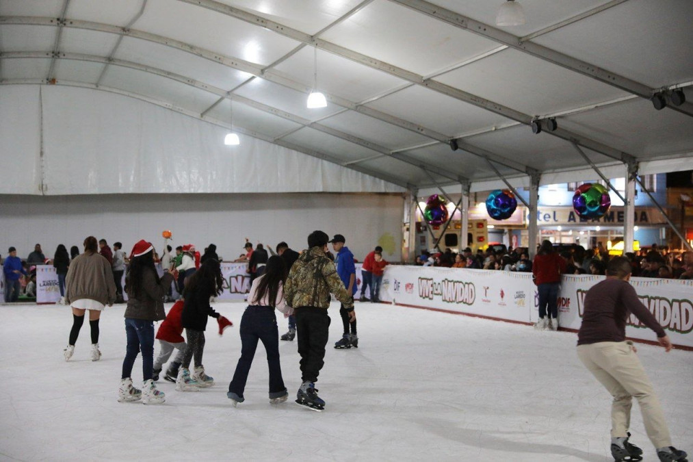 Invita Gobierno Municipal a disfrutar de pista de hielo
