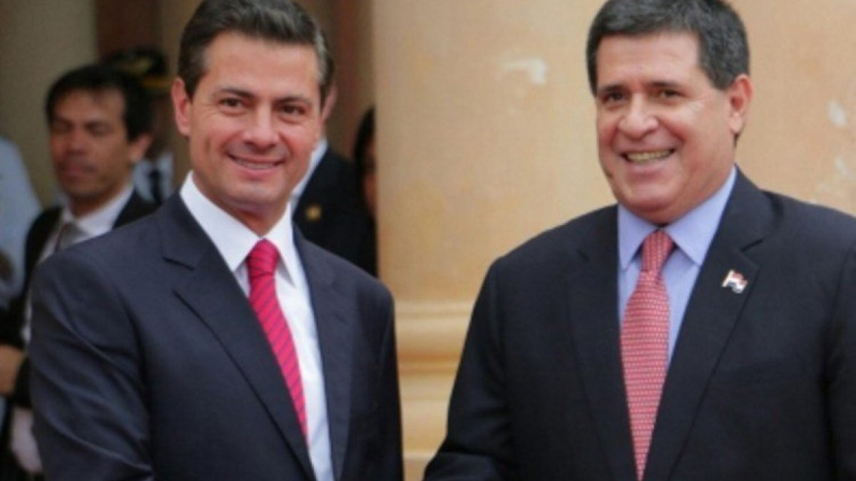 Presidente de Paraguay recibe a EPN en el Palacio de los López 