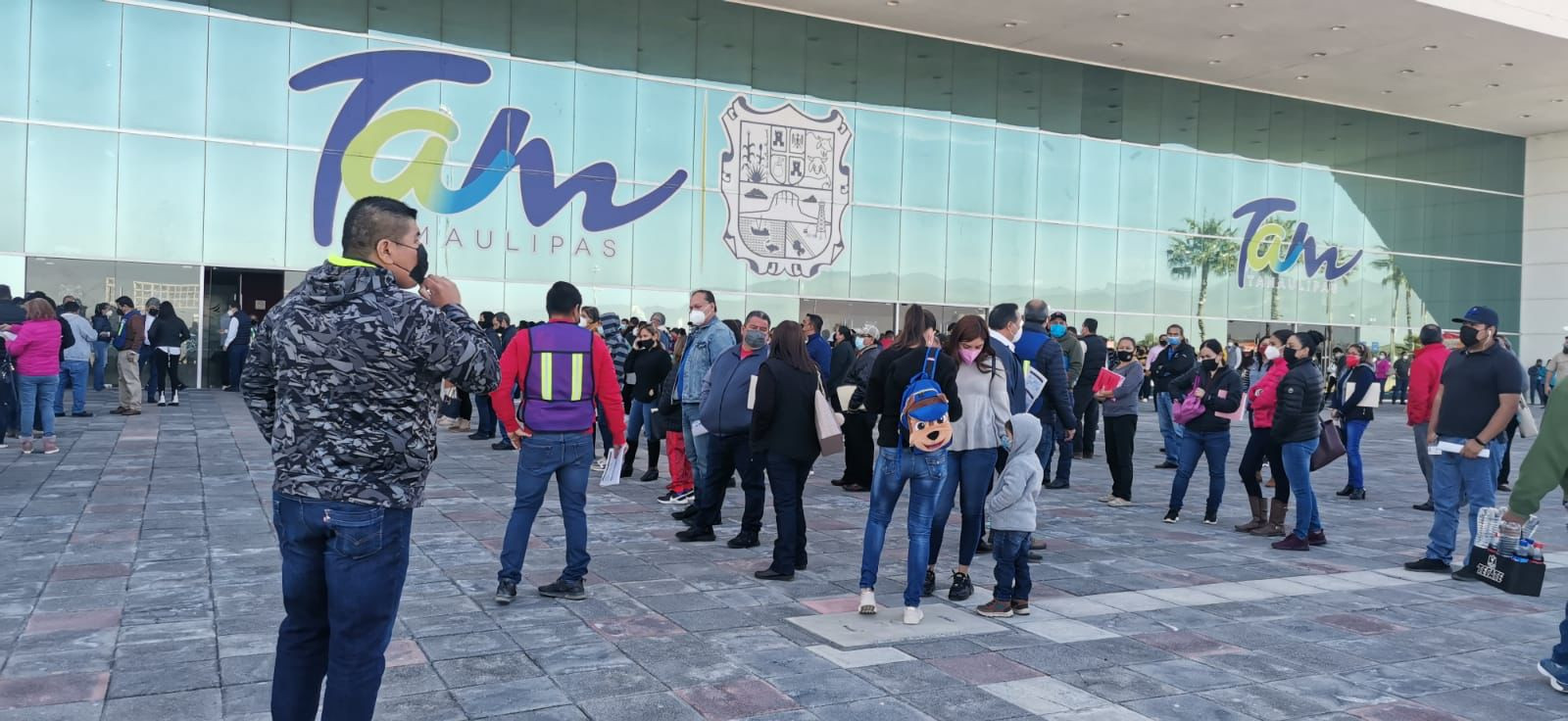 Inicia vacunación de maestros en Victoria 