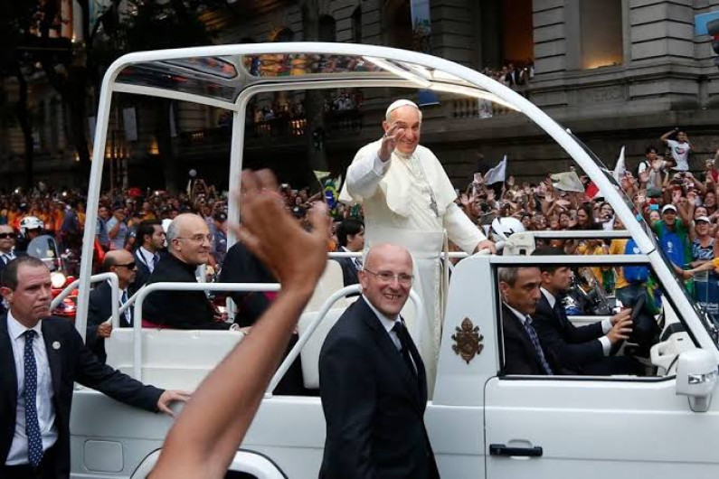 Cómo último deseo del Papá Francisco, transforman papamóvil en una clínica para los niños de Gaza