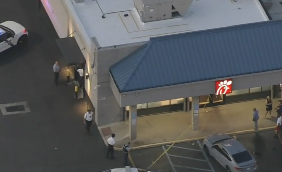 Repartidor dispara a empleado de Chick-fil-A por un batido