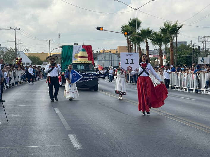 Saldo blanco en desfile del 20 de noviembre