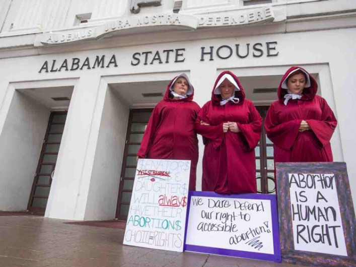 99 años de cárcel en Alabama por aborto