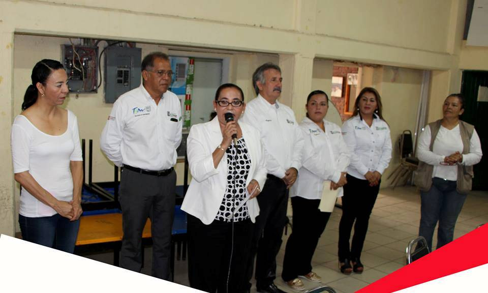 EGD entrega apoyos de pensión para adultos