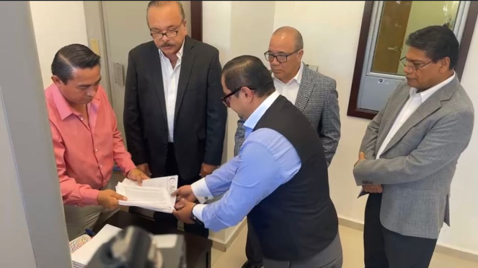 Presentan nueva denuncia ante la UIFE contra ex funcionarios de Cabeza de Vaca