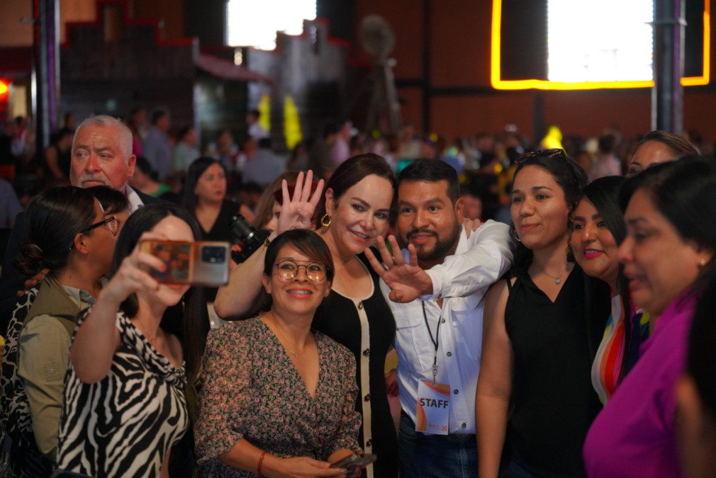 Magisterio de Nuevo Laredo da respaldo a Camen Lilia Canturosas