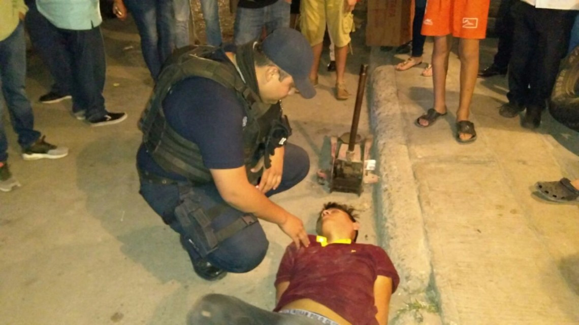 Vecinos intentan linchar a delincuente tras robar en una panadería