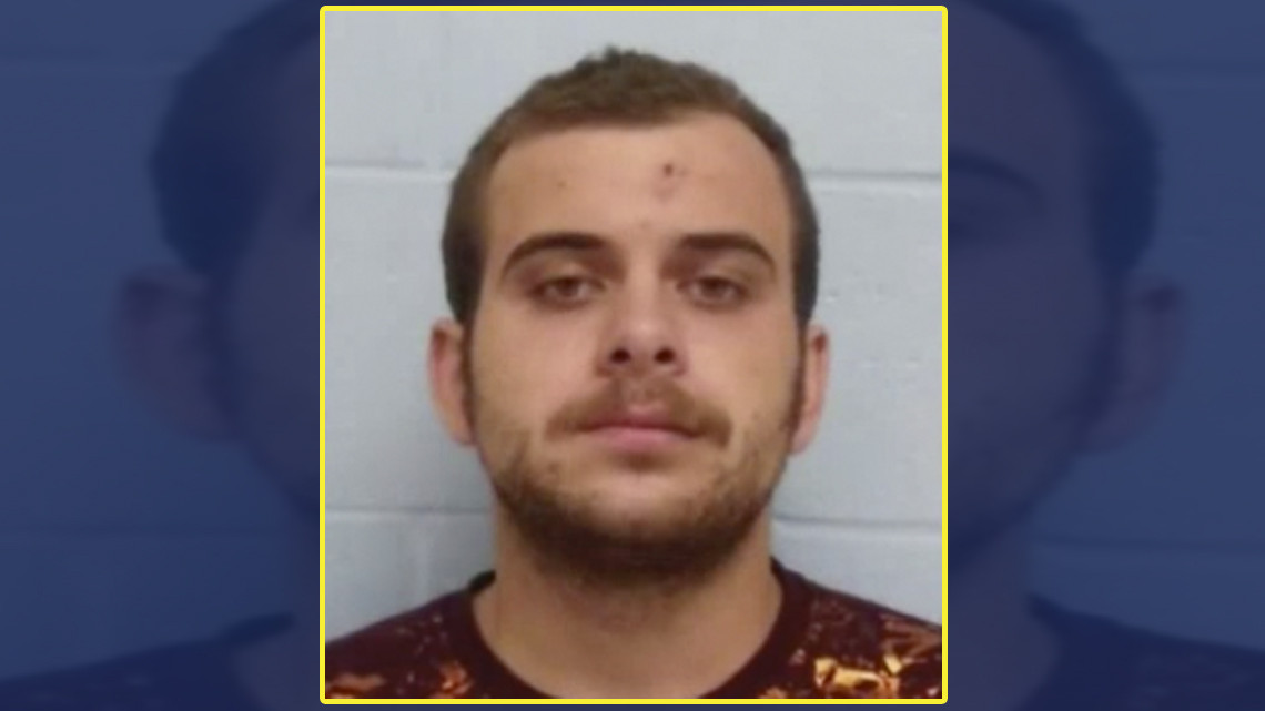 Tras persecución y balacera arrestan a presunto asaltante