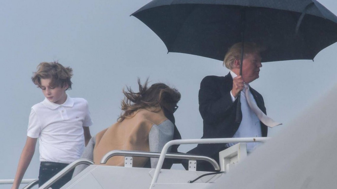 El gesto de Trump con Melania y su hijo