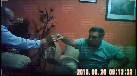 Filtran video de hermano de AMLO recibiendo dinero para campaña de Morena 