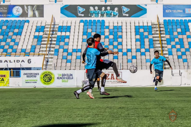 Club Calor y Gavilanes FC igualan en duelo de preparación