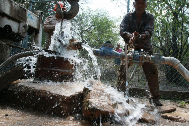 Rehabilitan Municipio y Estado, pozos de agua en ejidos de Victoria 