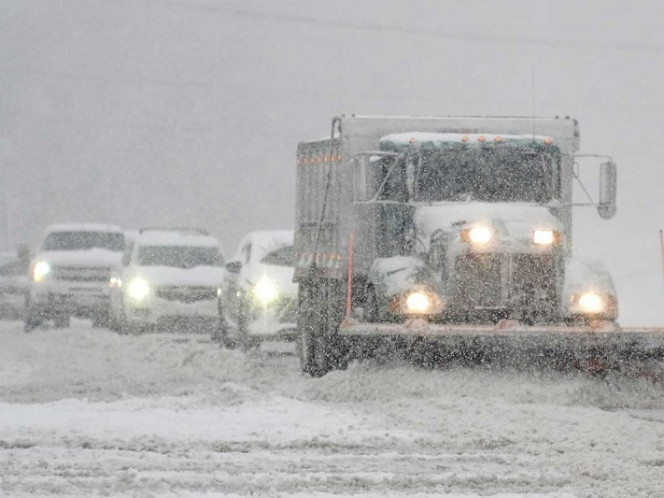 Un muerto y gran caos deja tormenta invernal
