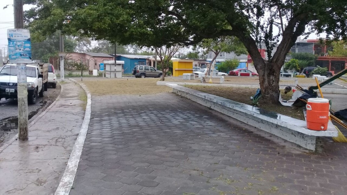 Realizan cuadrillas de SPP limpieza de plazas públicas