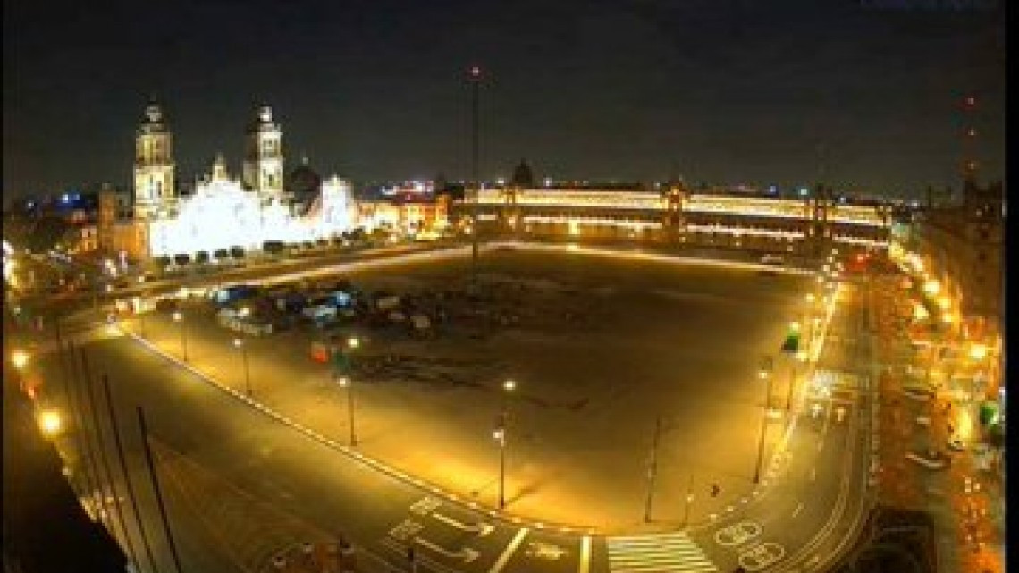 Retiran del Zócalo casas de campaña vacías de Frena