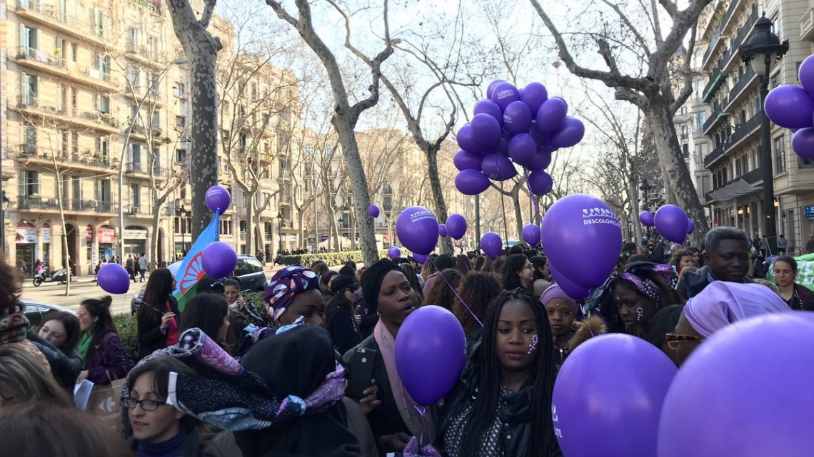 Mujeres se manifiestan en España por el 8M