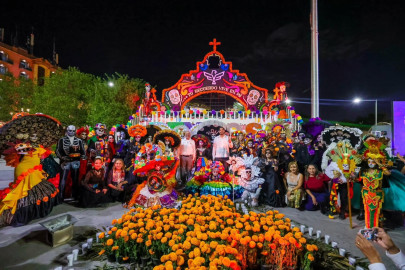 Celebró Alcalde Carlos Peña Ortiz Concurso de Catrinas 2025 con la CANACO 