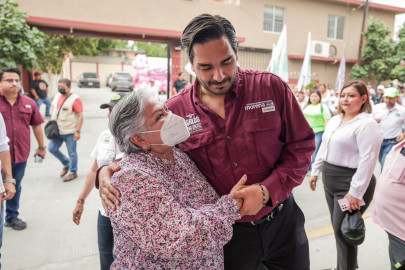 Carlos Peña y Maki Ortiz Refuerzan Compromisos con la Educación en Encuentro con Estudiantes de Enfermería, acompañados por Margarita Ortega Padrón