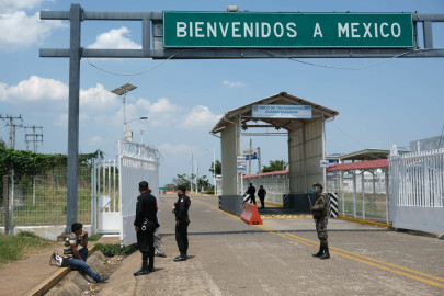 Tras acuerdo de vacunas con EU, México restringe tránsito en frontera sur