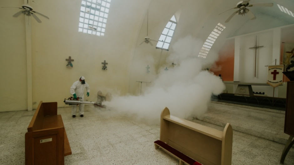 Realiza Ayuntamiento desinfección en edificios de organizaciones religiosas por COVID-19