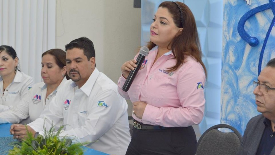 Reconoce alcaldesa trabajo de los odontólogos