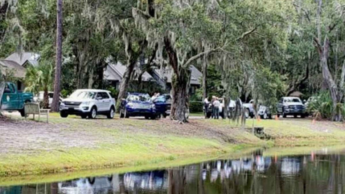 Mujer asesinada por caimán mientras paseaba a su perro