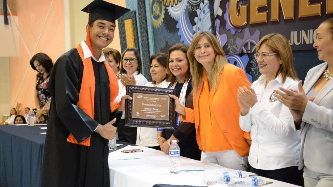 Alcaldesa felicita a la XXXIII Generación del CETIS 131