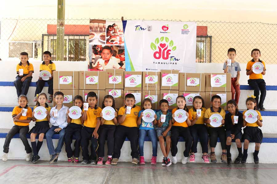 Entregan platos, vasos y cubiertos a Desayunadores