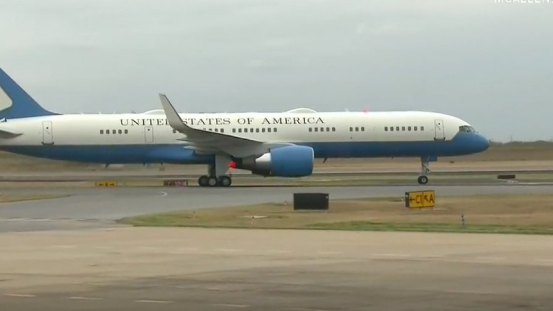 Aterriza Donald Trump en el aeropuerto de McAllen