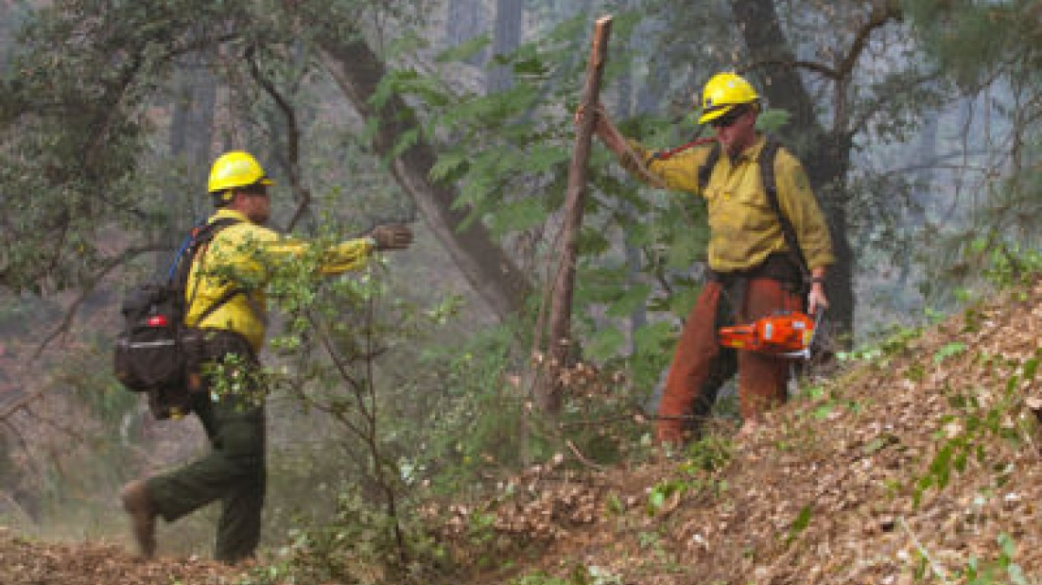 Al menos 8 muertos por incendios en California