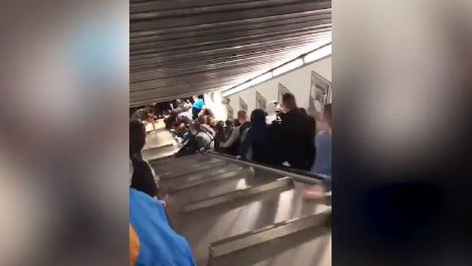 Derrumbe de escalera en metro de Roma deja 20 heridos