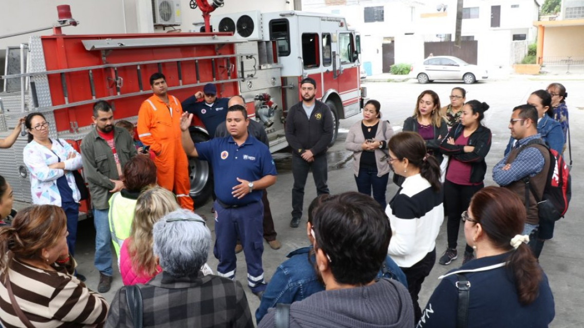 Capacita PC a personal de hospitales y empresas