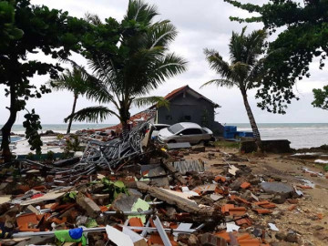 222 muertos tras tsunami en Indonesia 