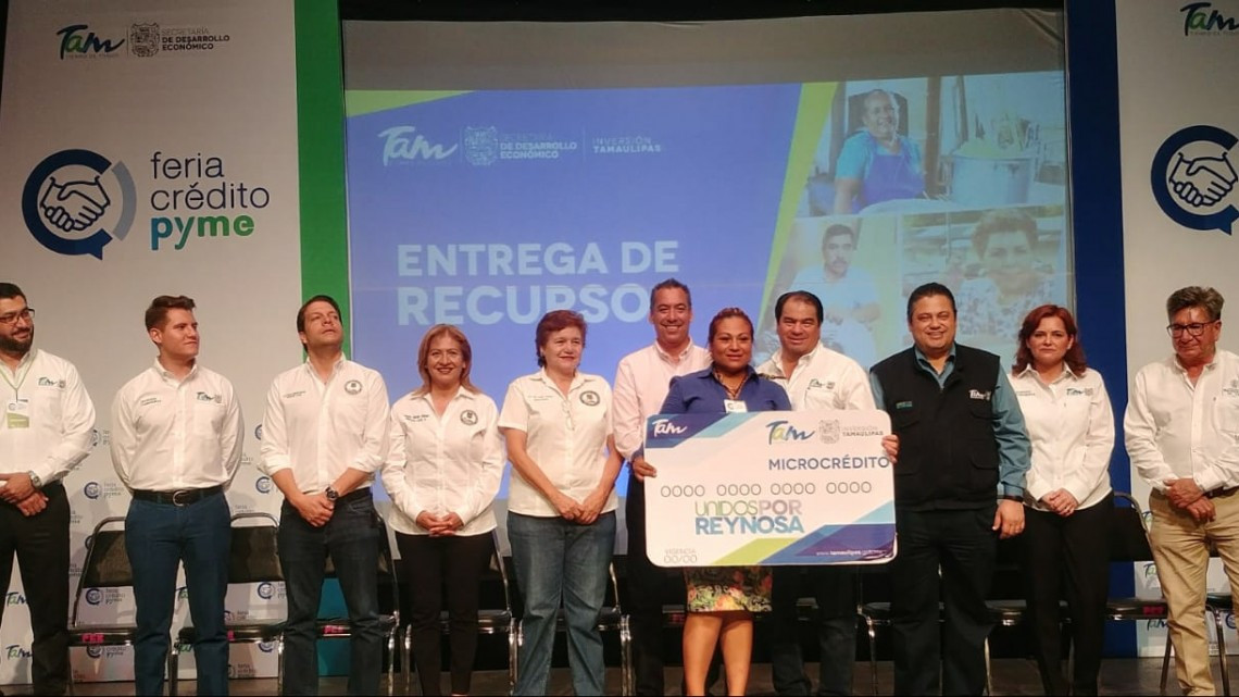Entrega Secretaría de Economía los recursos de microcréditos