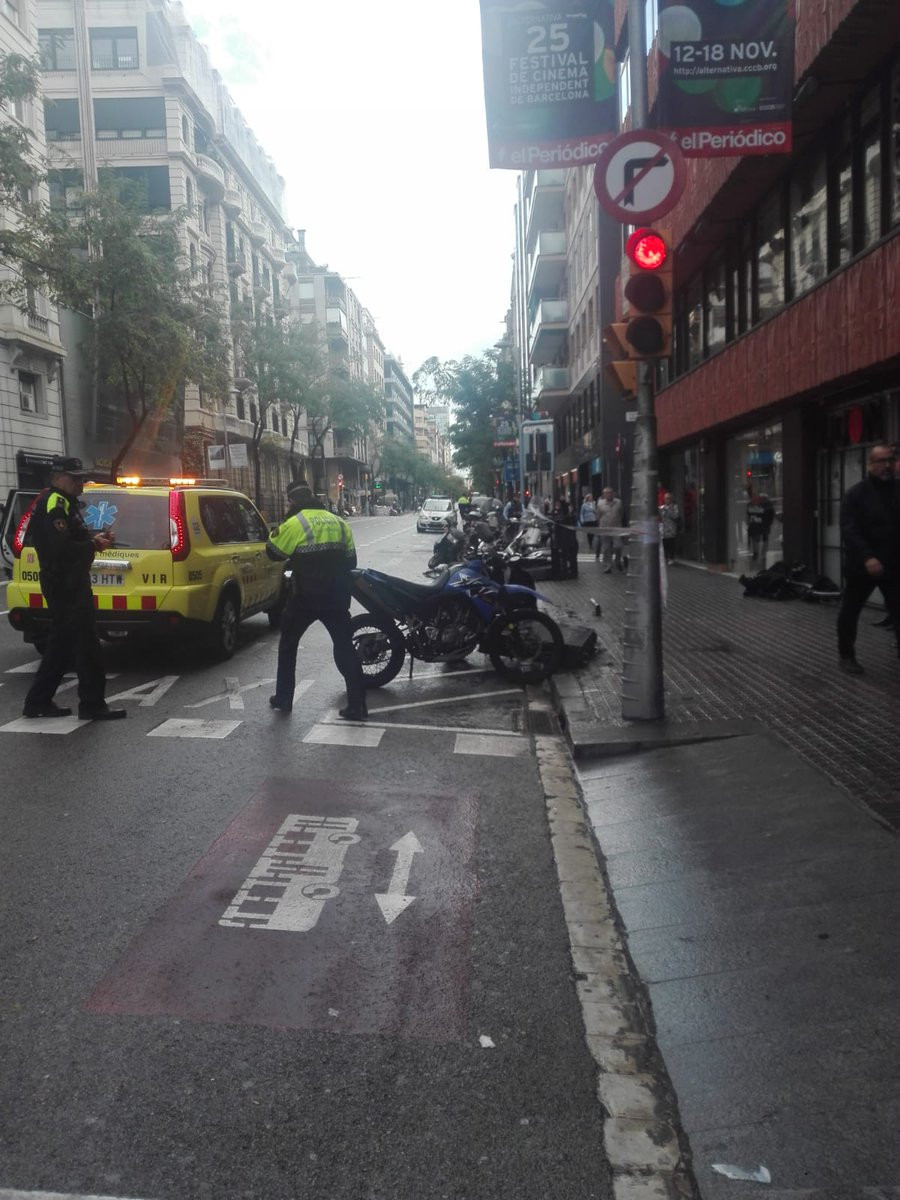 Automóvil arrolla a varios transeúntes en Barcelona