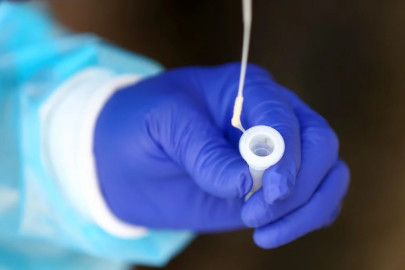 Biden ordenó a aseguradoras cubrir 8 pruebas covid al mes por persona