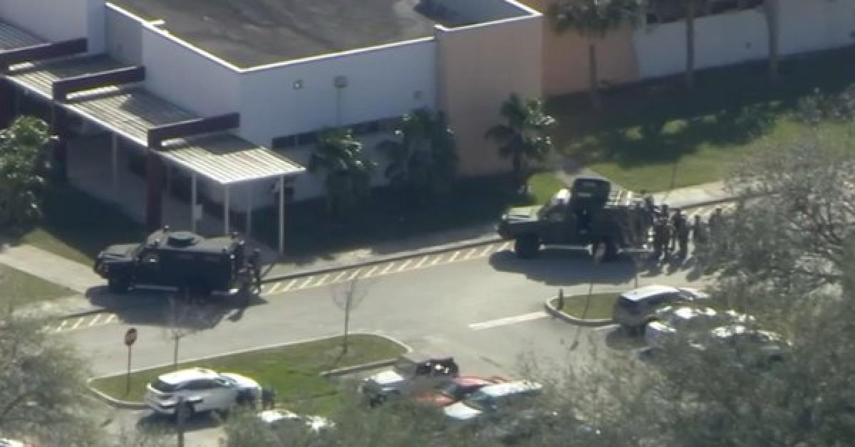 Reportan un tiroteo en una escuela de Parkland, Florida