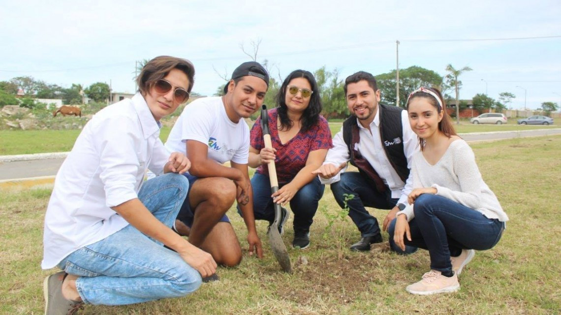 Jóvenes llevan a cabo acciones de reforestación