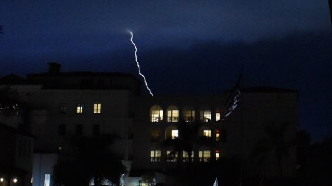 Tormenta eléctrica azota a California
