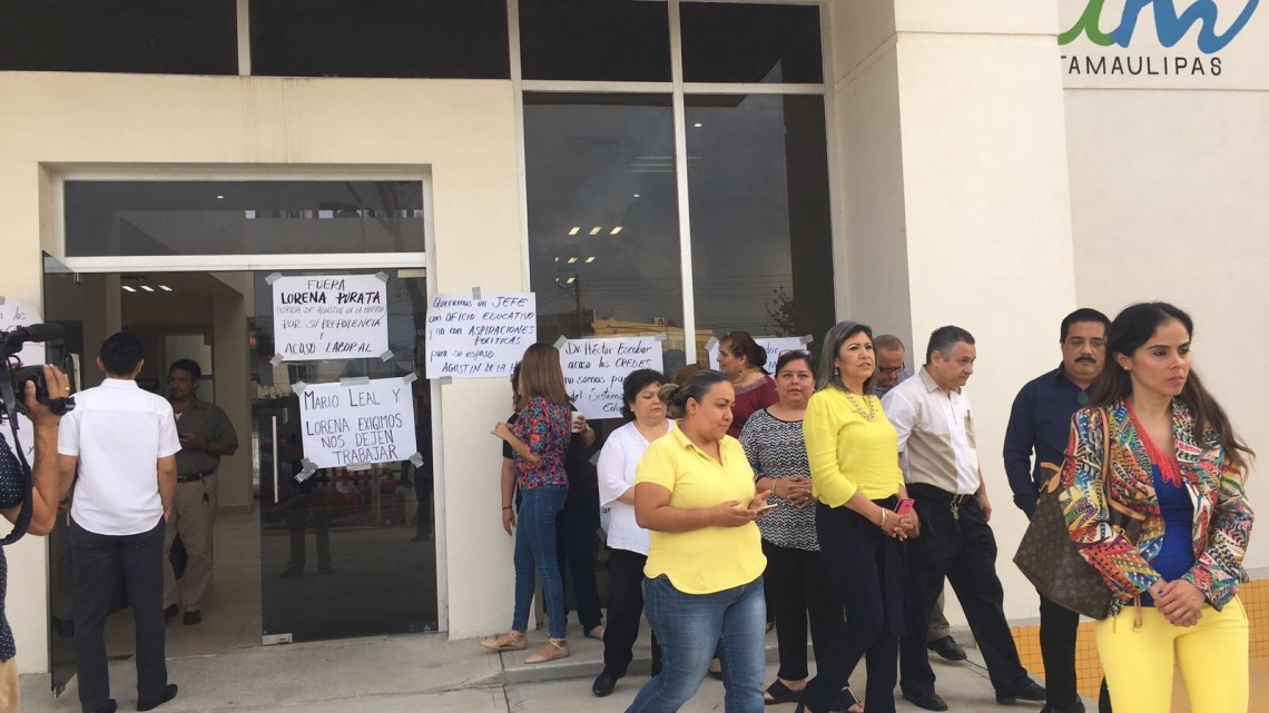 Explotan maestros en contra de Lorena Purata 