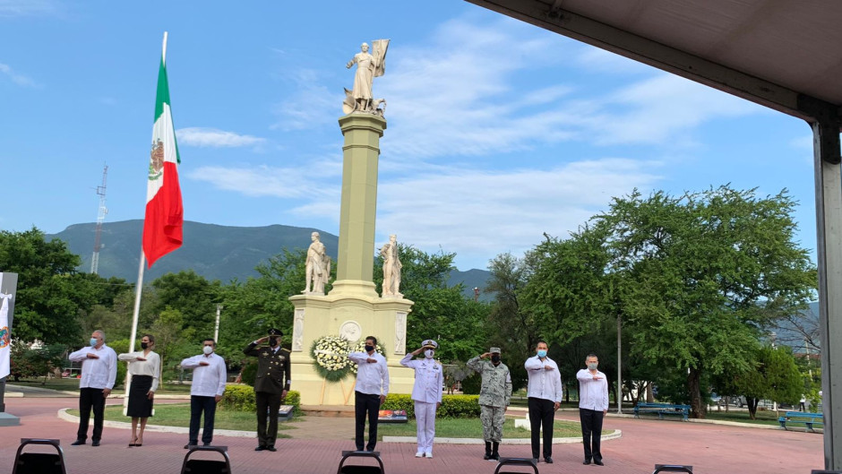 Monta Estado Guardia de Honor por el 211 aniversario del inicio de la Independencia
