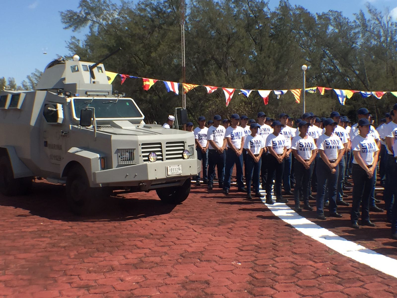 La Semar toma protesta de bandera a conscriptos del SMN Clase 1998