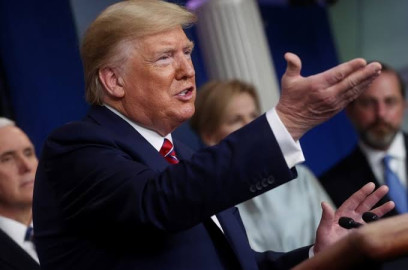 Donald Trump ataca a medio de comunicación por supuesta noticia falsa