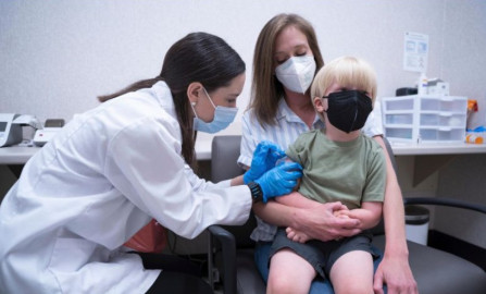 Arranca EU vacunación contra el COVID-19 en niños de entre 6 meses y 5 años